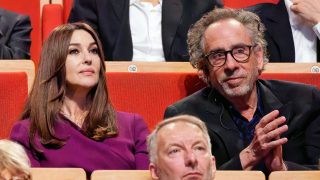 Tim Burton y Monica Bellucci en octubre de 2022. / Gtres