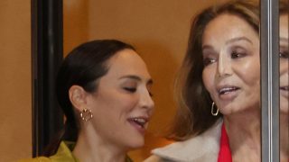 Isabel Preysler y Tamara Falcó hablando. / Gtres