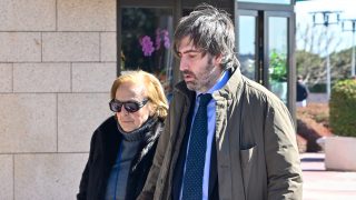 Familiares y amigos despiden a Laura Boyer en su entierro. / Gtres