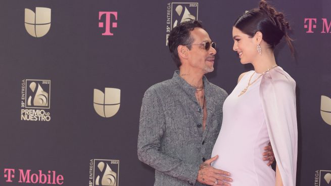 Marc Anthony y Nadia Ferreira en los Premios Lo Nuestro. / Gtres