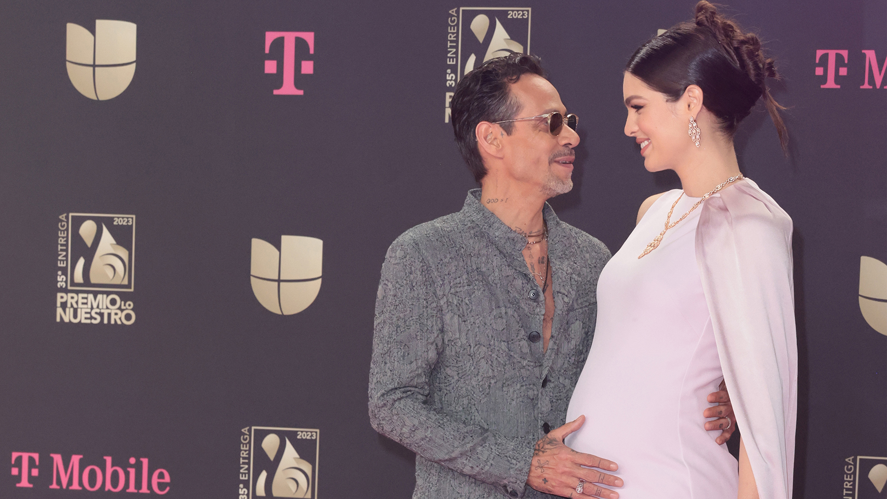 Nadia Ferreira posa embarazada por primera vez tras su reciente boda con  Marc Anthony