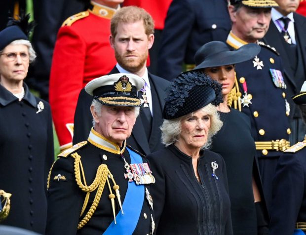 El rey Carlos III de Gran Bretaña, Camilla, la reina consorte, Meghan Markle, la duquesa de Sussex y el príncipe Enrique. / Gtres