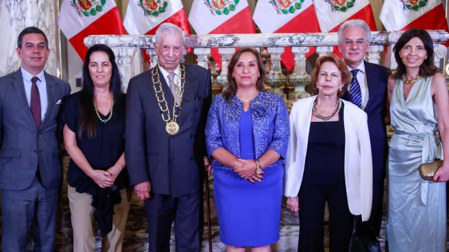 Mario Vargas Llosa y su familia en Perú. / Gtres