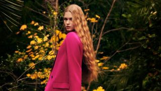 La falda midi de Lefties que es ideal y cómoda para ir a la oficina esta primavera