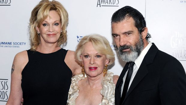 Antonio Banderas junto a Melanie Griffith y Tippi Hedren en una imagen de archivo / Gtres