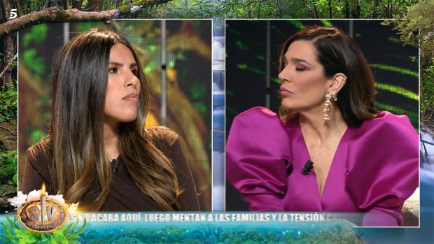 Isa Pantoja y Raquel Bollo en el debate de 'Supervivientes'. / Telecinco