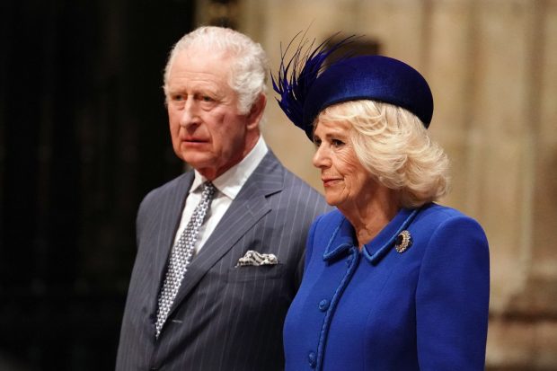 El Rey Carlos II junto a su esposa en un acto oficial / Gtres