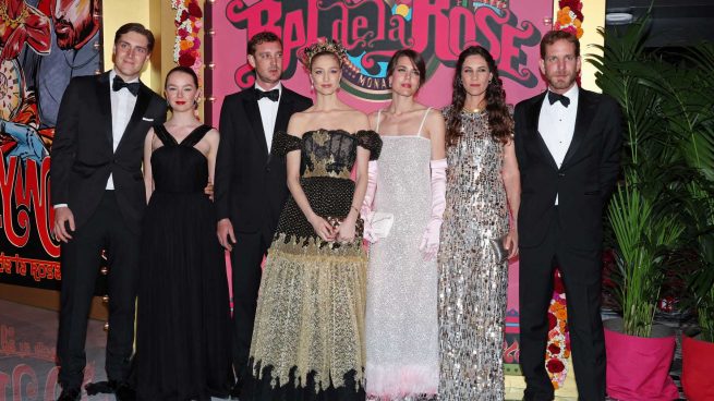 Carlota Casiraghi, Andrea Casiraghi, Tatiana Santo Domingo, la princesa Alexandra de Hannover, Ben Sylvester Strautmann, Pierre Casiraghi y Beatrice Borromeo asisten al Bal de la Rose en Montecarlo / Gtres