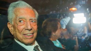 Mario Vargas Llosa en un coche. / Gtres