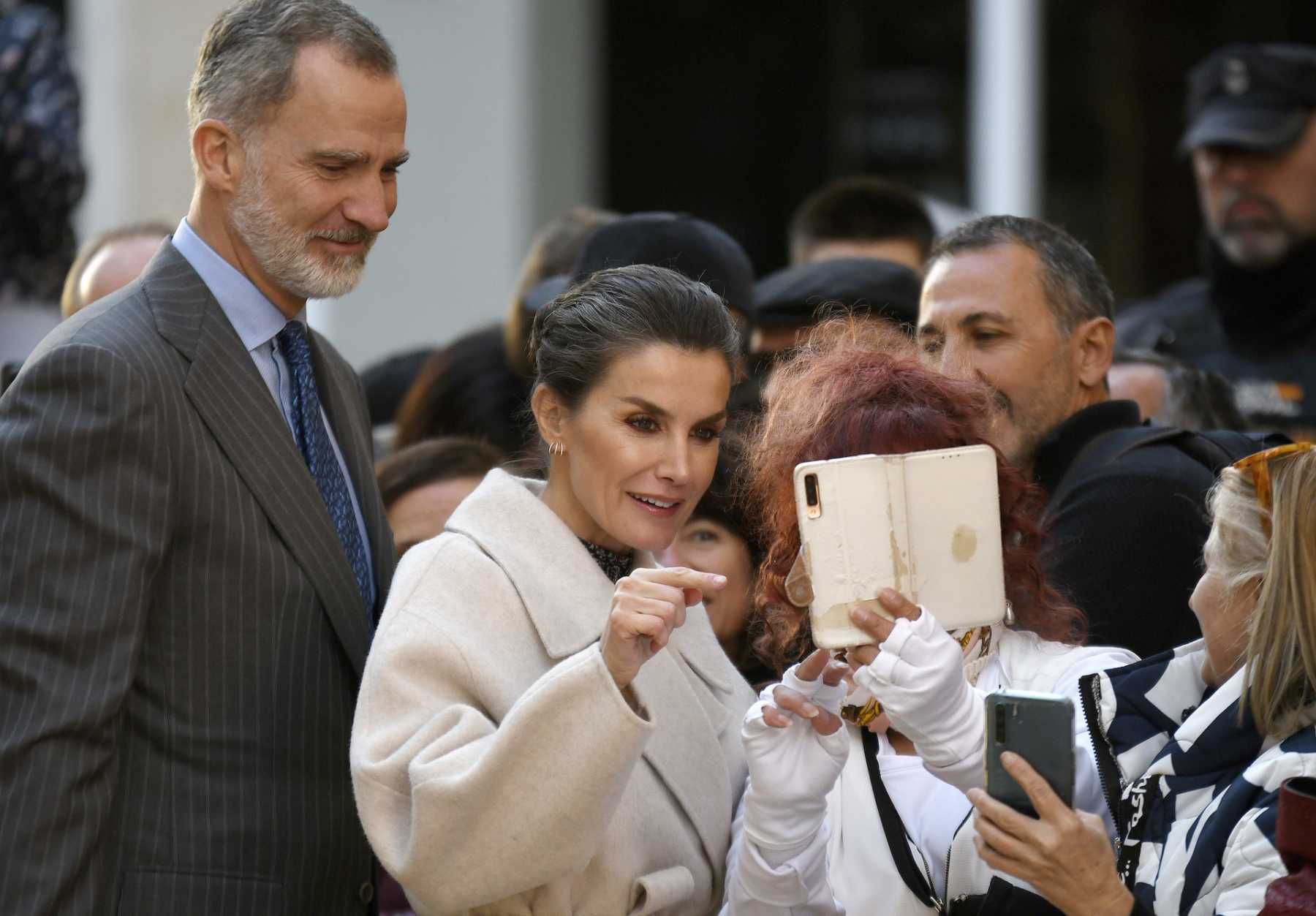 La Reina Letizia dando un paseo por Menorca / Gtres