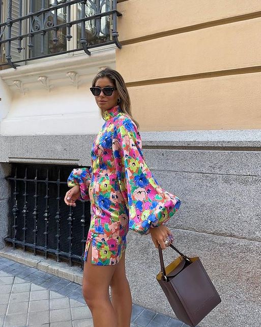 La influencer Sara Baceiredo atrapa todas las miradas en sus redes sociales con este vestido de flores