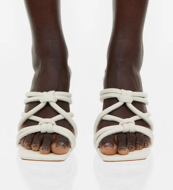 Una locura: así definen los clientes de H&M a sus nuevas sandalias