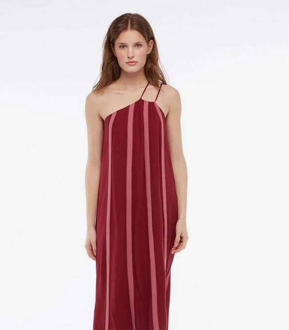 Renatta passes the game with this dress that every Madrid woman wants for the April Fair