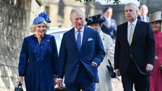 El rey Carlos con su esposa y su hermano. / Gtres