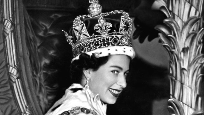 La Reina Isabel II en el día de su coronación. / Gtres