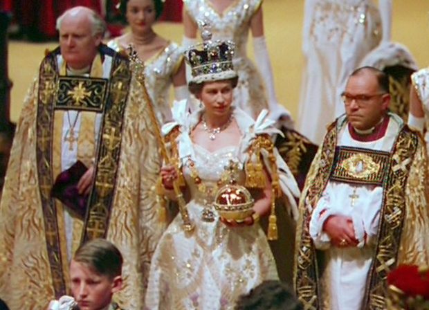 La Reina Isabel II en el día de su coronación. / Gtres