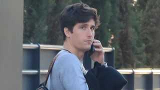 Nacho Aragón hablando por teléfono. / Gtres
