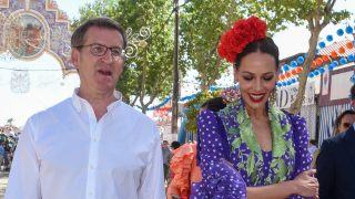 Eva González y Alberto Núñez Feijóo en Sevilla. / Gtres