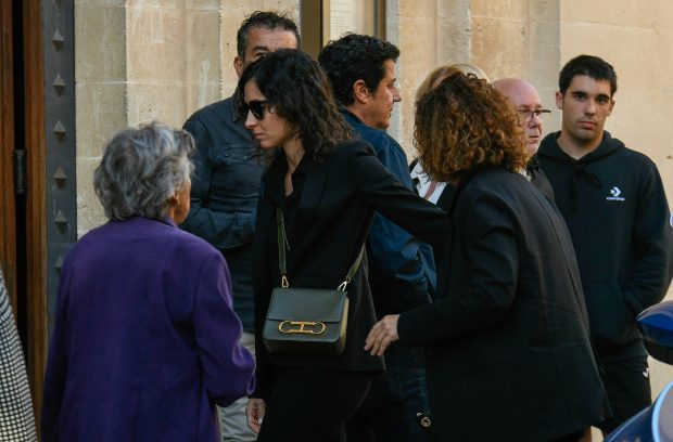 Mery Perelló en el funeral de su padre. / Gtres