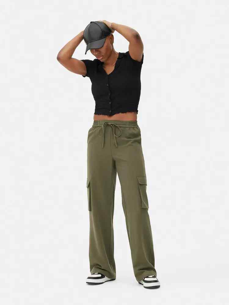 Primark tiene los pantalones con bolsillos que están de moda: colores y precio