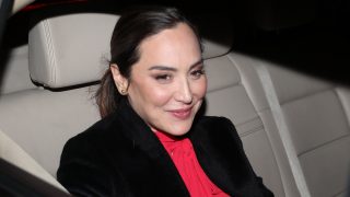 Tamara Falcó en un coche. / Gtres