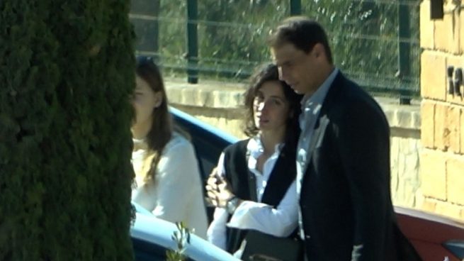 Rafa Nadal arropa a Mery Perelló en el funeral de su padre / Gtres