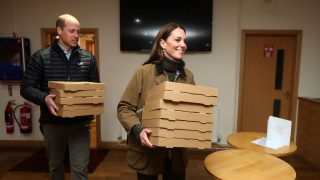 Los príncipes de Gales con unas pizzas. / Gtres