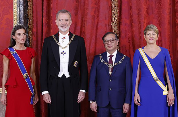 Los Reyes de España con el presidente de Colombia y la primera dama. / Gtres