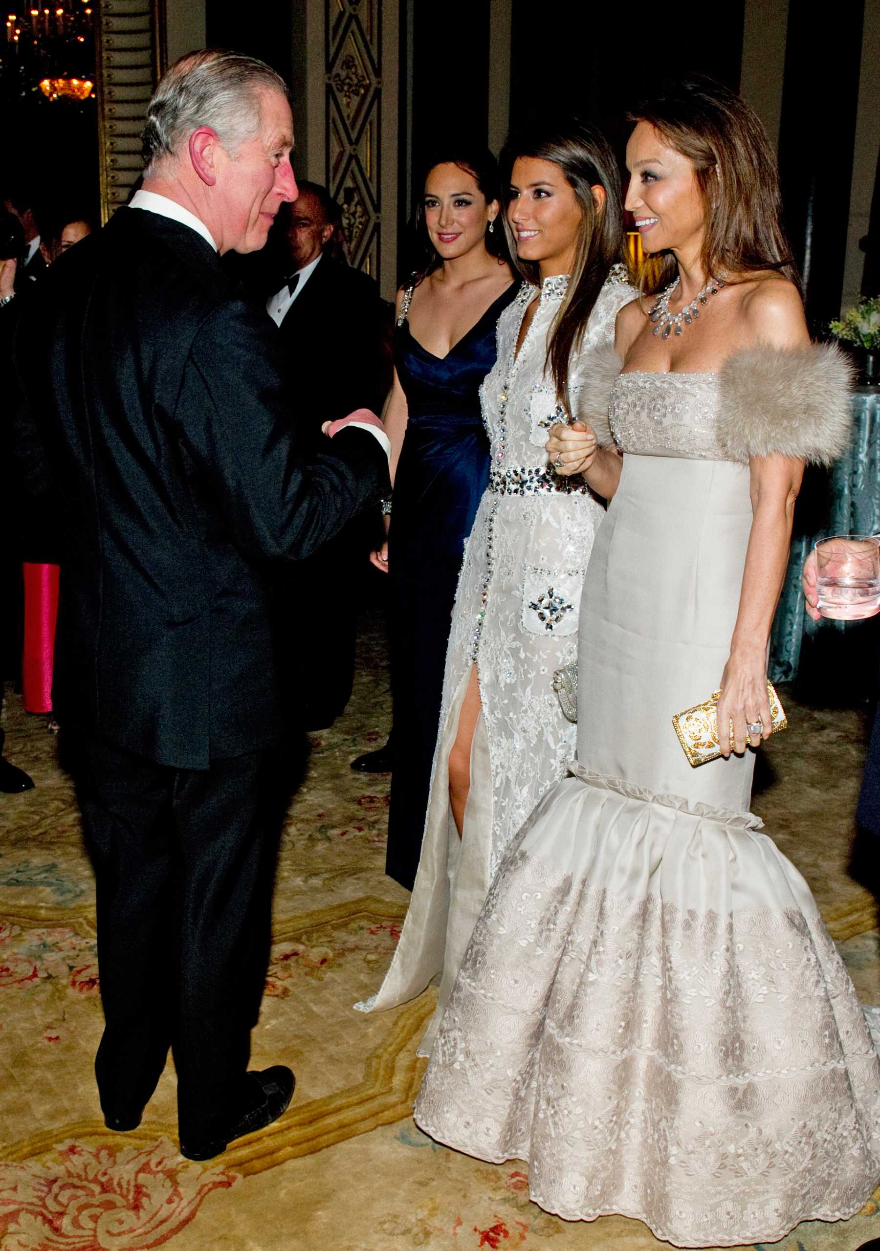 Isabel Preylser junto a Carlos III y su hija / Gtres