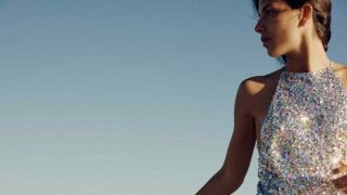 Los vestidos que mejor sientan a las invitadas: 10 vestidos de cuello halter para triunfar en tu próxima boda