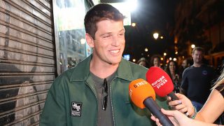 Miguel Bernardeau atendiendo a los medios de comunicación en Madrid. / Gtres