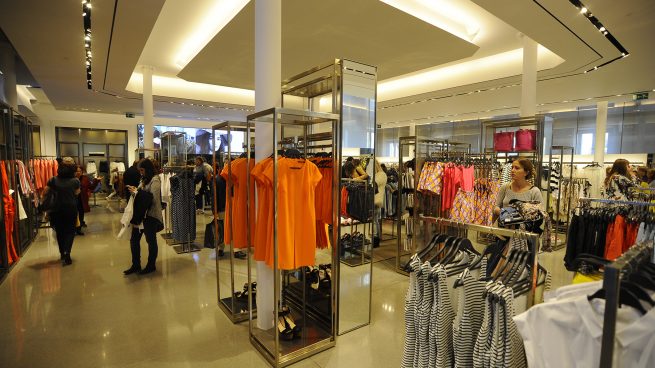 Ropa colocada en una tienda de Zara en Madrid. / Gtres