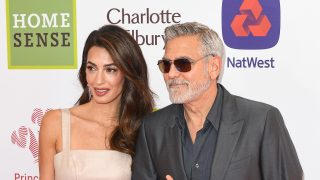 George Clooney y su mujer en un acto en Londres. / Gtres
