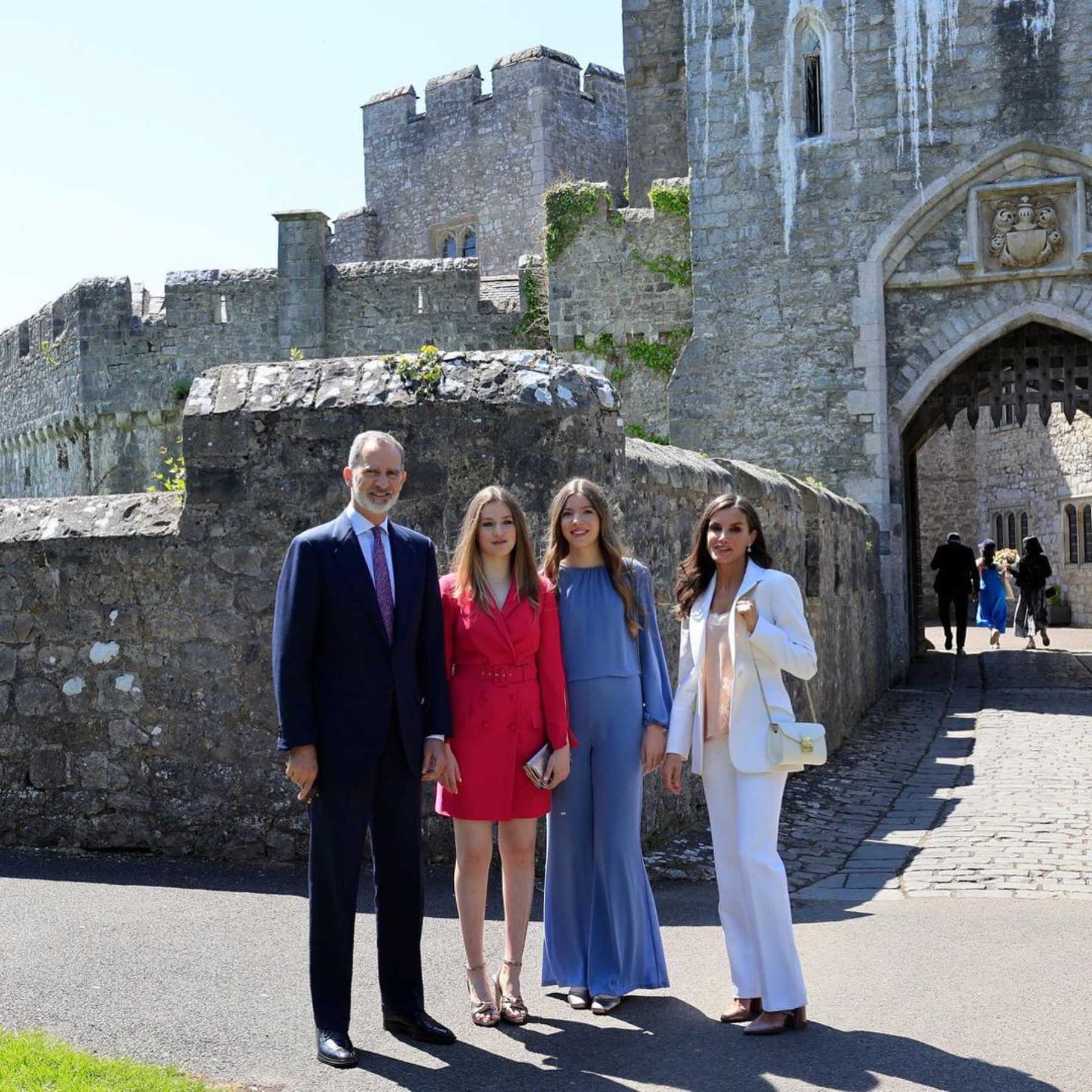 La Familia Real en la graduación de la Princesa Leonor en Gales / Casa. S.M. el Rey