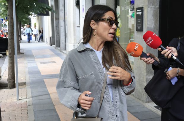 Elena Tablada atendiendo a los medios en Madrid. / Gtres