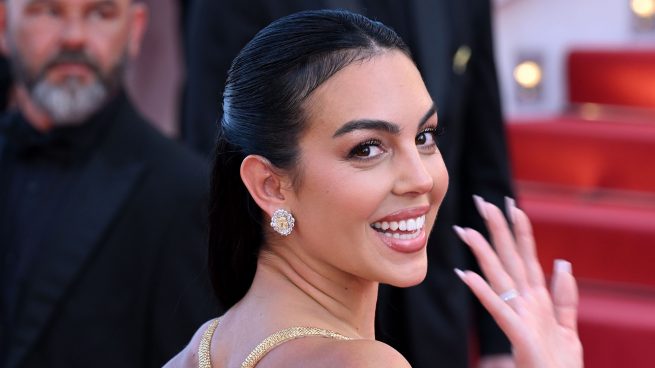 Georgina Rodríguez posando en la alfombra roja del Festival de Cannes. / Gtres