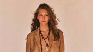 Es la blazer más buscada de Zara y no es para menos: el capricho que necesitas para este verano
