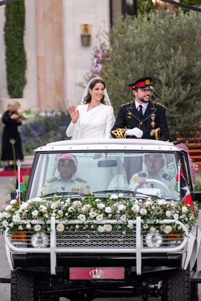 El príncipe Hussein de Jordania y Rajwa Al Saif en su boda. / Gtres