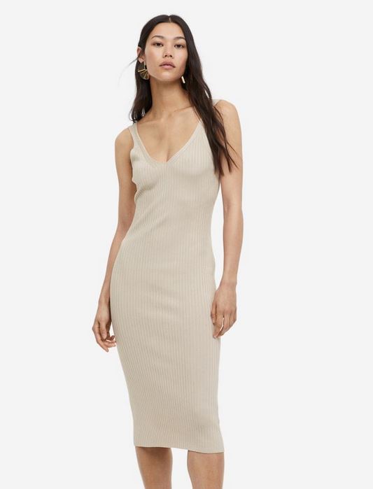 H&M arrasa con el vestido de canalé que sienta bien a todas