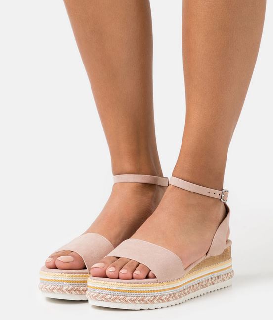 Estas sandalias con plataforma para vestir están siendo una locura en la web de Zalando