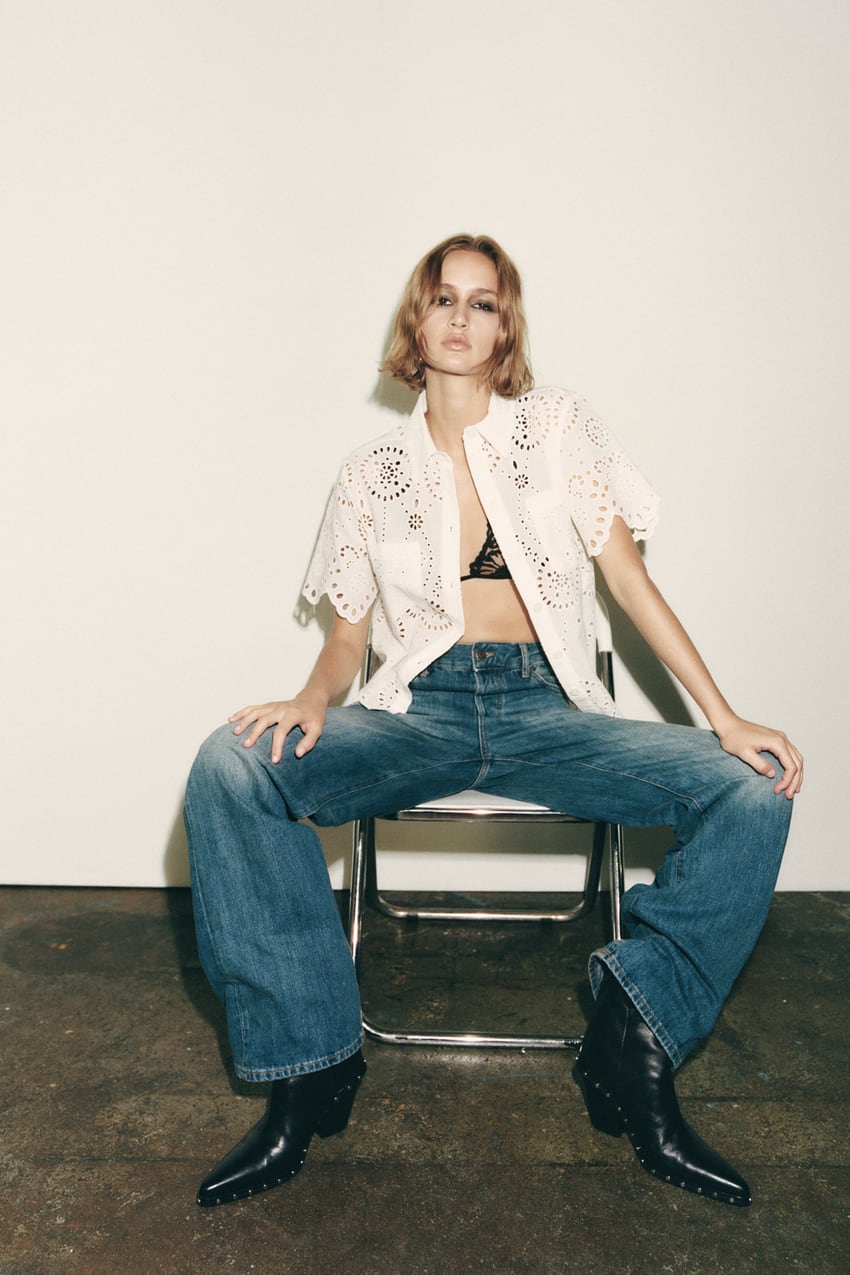 Blanca y con bordados: Zara se moderniza y saca su camisa más sofisticada