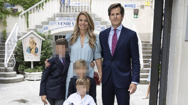 Carla Goyanes y Jorge Benguría con sus hijos. / Gtres