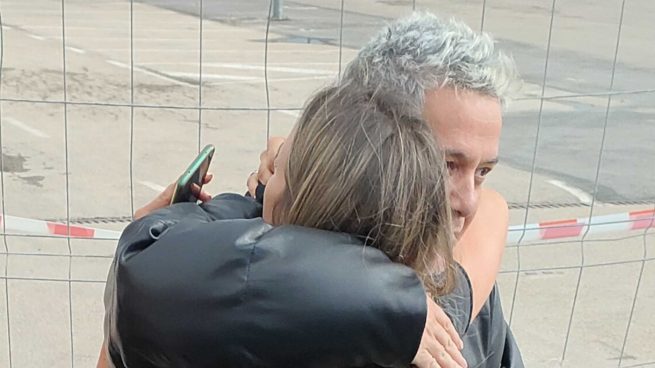 Alejandro Sanz junto a una fan en Úbeda / Gtres