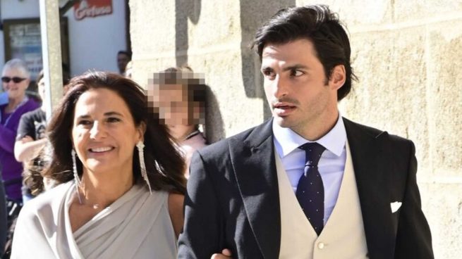 Carlos Sainz reaparece en la boda de su hermana, Blanca / Gtres