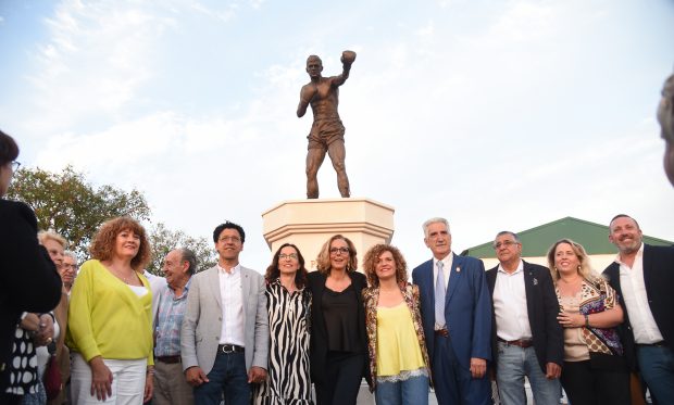 Rocío Carrasco en la inauguración al monumento de su padre. / Gtres