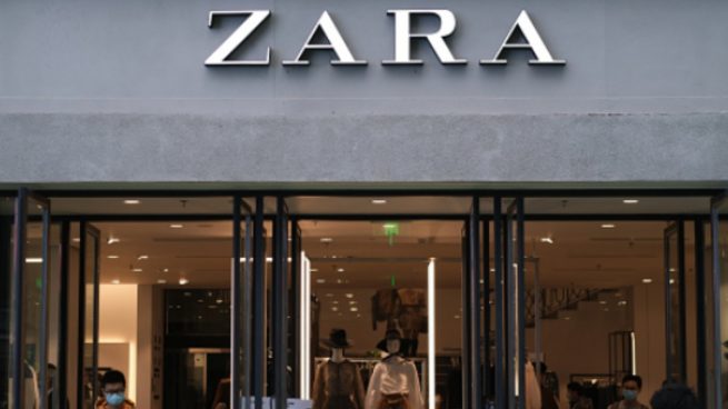 Zara lo ha vuelto a hacer: los tres vestidos de tubo entallados para lucir con sandalias con tacón