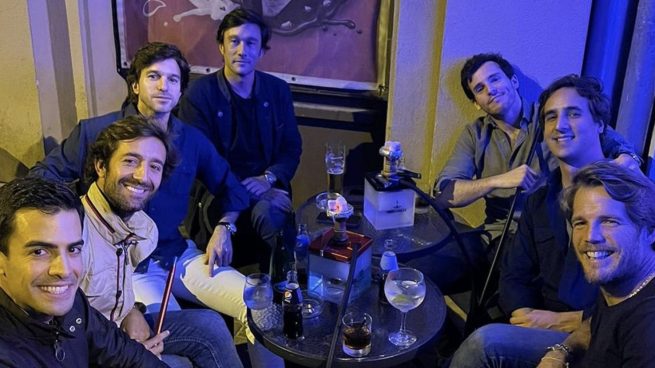 Íñigo Onieva con sus amigos en Budapest. / Instagram