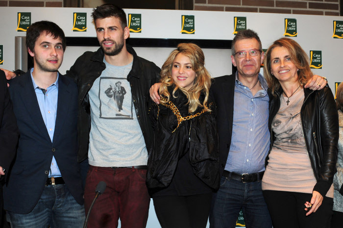 Marc Piqué, Gerard Piqué, Shakira y los padres del futbolista / Gtres