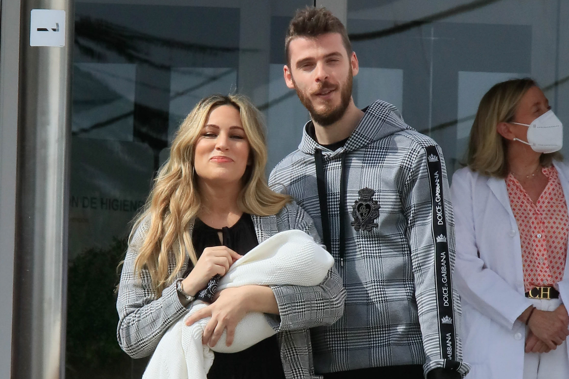 La cantante Edurne y el futbolista David de Gea durante la presentancion ante los medios a su hija Yanay De Gea Garcia