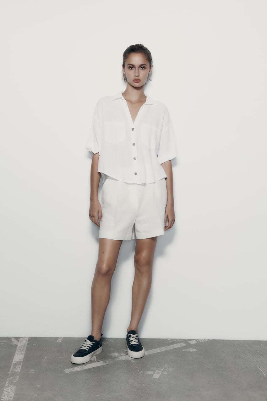 Llega a Zara lo que muchas estabais deseando: una camisa blanca de lino muy elegante